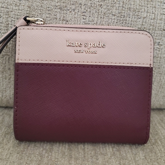 kate spade Handbags - Like New Kate Spade small L-Zip Bifold Wallet